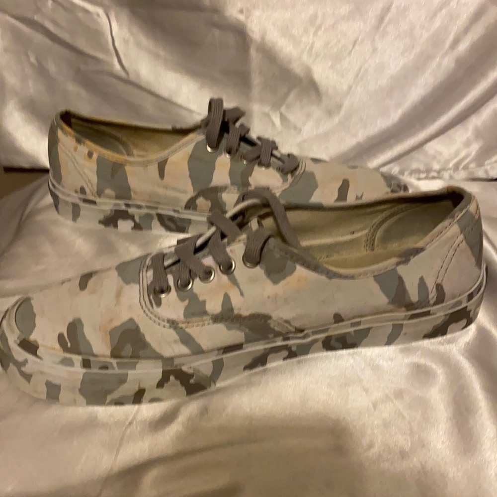 Vans grey camo lace up